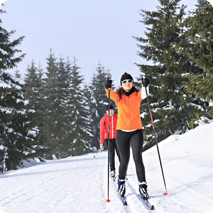 Cross-country skiing and snowshoeing near Bethel Maine — winter activities near Mountain Vista